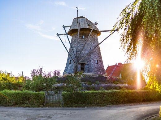 Ihr perfektes Fahrradhotel im Münsterland Alte Windmühle mit Holzausführung bei Sonnenuntergang