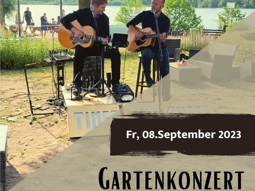 Restaurant Gronau: Seeblick Twee muzikanten spelen gitaar tijdens het tuinconcert aan het meer op 8 september 2023