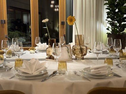 Holidays in an apartment with a lake view Elegantly set dining table with white napkins and flower vases
