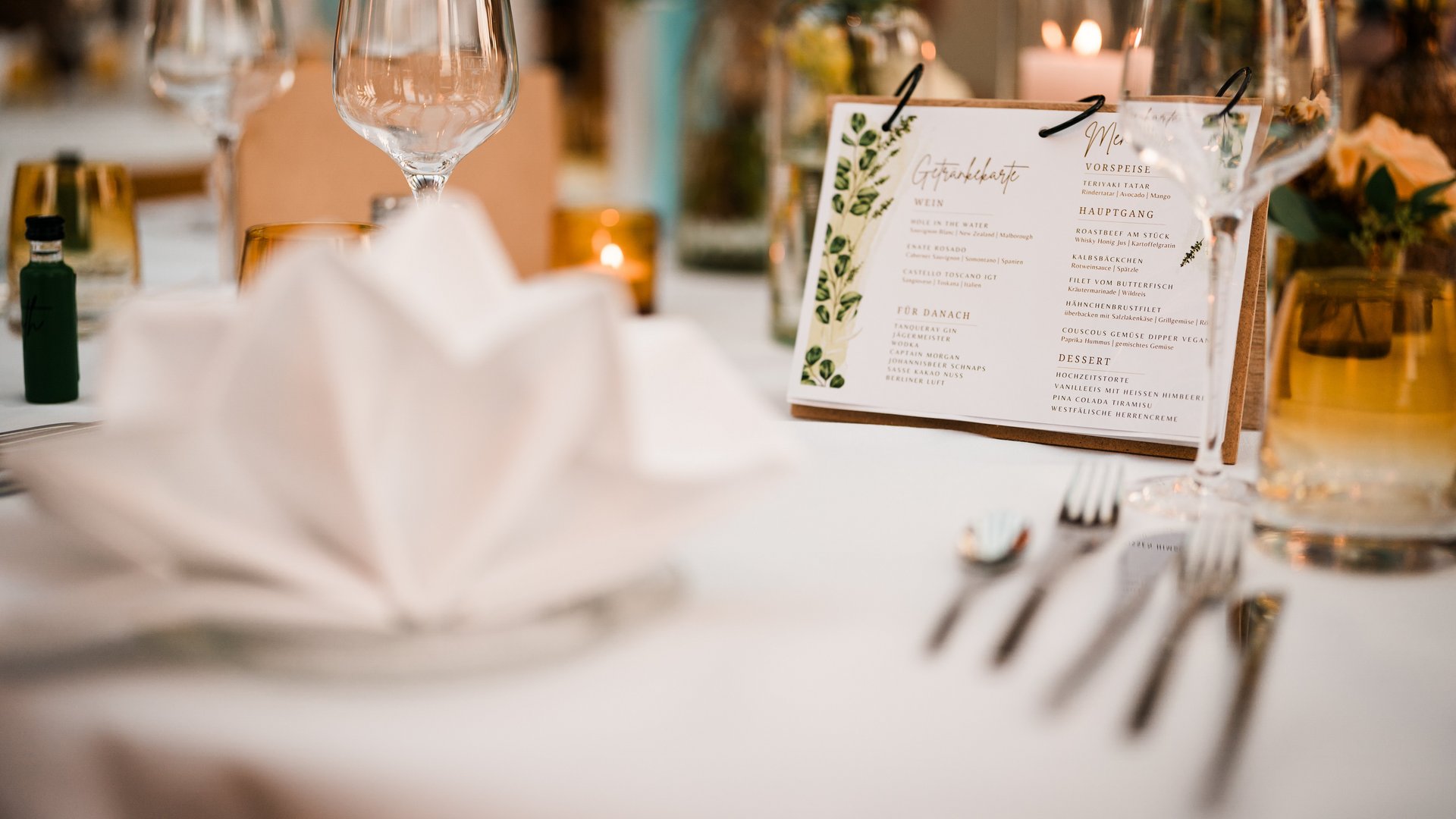 Restaurant Gronau: Seeblick Elegant set table with wine glass and menu card